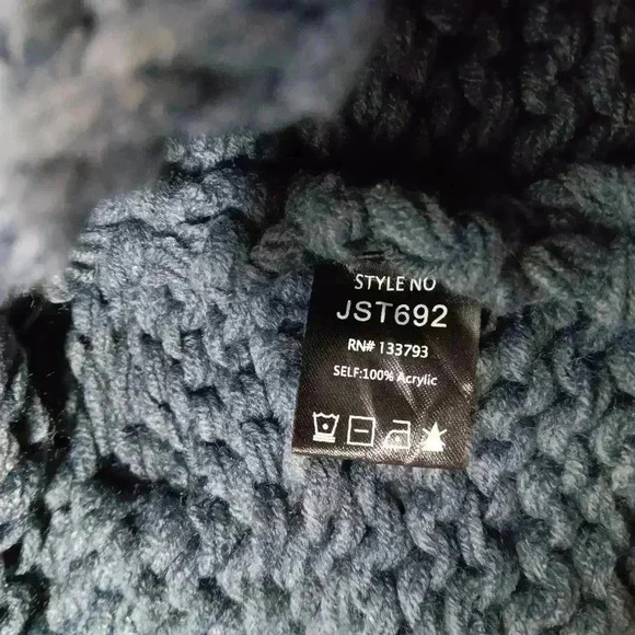 POL Chunky Cable Knit Relaxed Fit Crew neck Sweater. Ladies size S - Picture 6 of 9